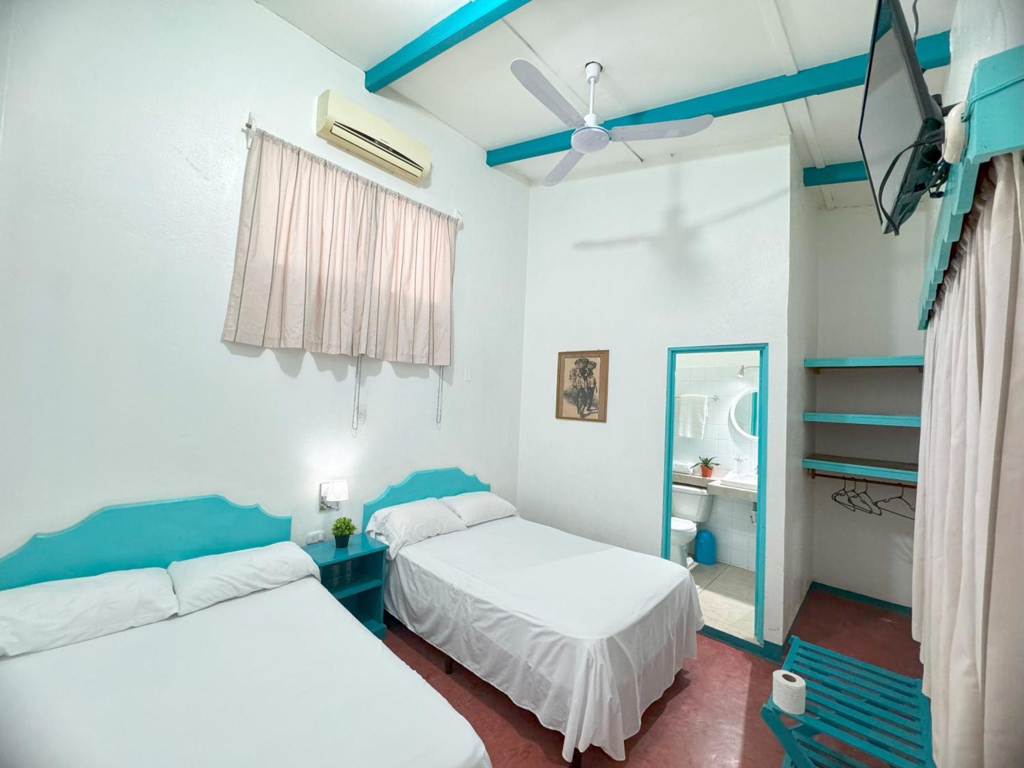 Hotel Petenchel 弗洛勒斯 外观 照片