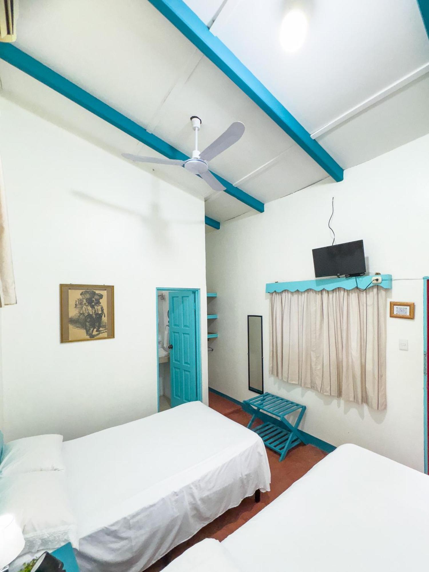 Hotel Petenchel 弗洛勒斯 外观 照片